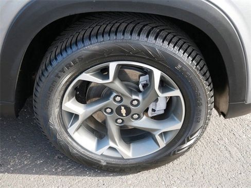 Used 2024 Chevrolet Trax LT w/ Sunroof Package image 7