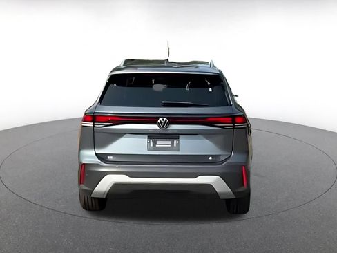 Used 2026 Volkswagen Tiguan SE AWD/4WD image 12