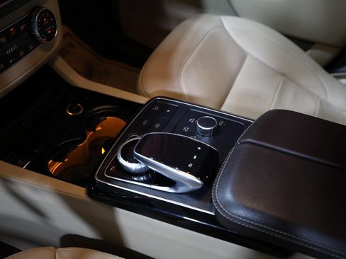 Used 2019 Mercedes-Benz GLS 450 4MATIC image 30