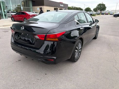 Used 2025 Nissan Altima 2.5 SV FWD image 6