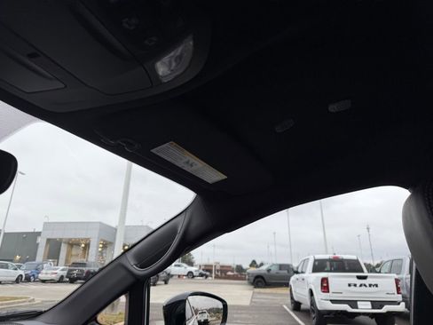 New 2026 Chrysler Pacifica Select w/ S Appearance Package image 21