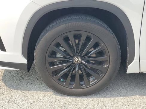 Used 2023 Toyota Highlander XSE AWD/4WD image 6