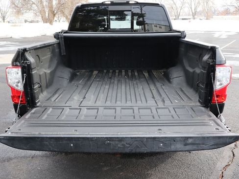 Used 2018 Nissan Titan SV w/ SV Convenience Package image 15