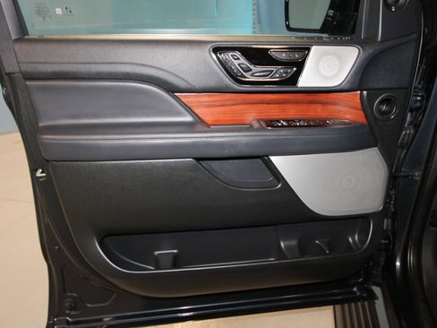 Used 2024 Lincoln Navigator L Reserve AWD/4WD image 5