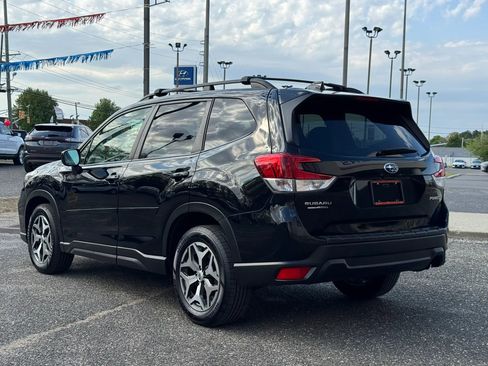 Used 2019 Subaru Forester Premium AWD/4WD image 3