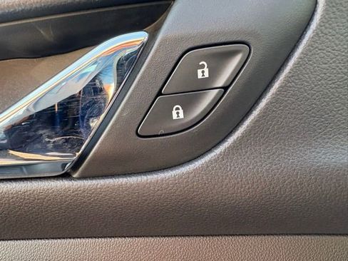 Certified 2023 GMC Acadia SLE w/ Driver Convenience Package image 16