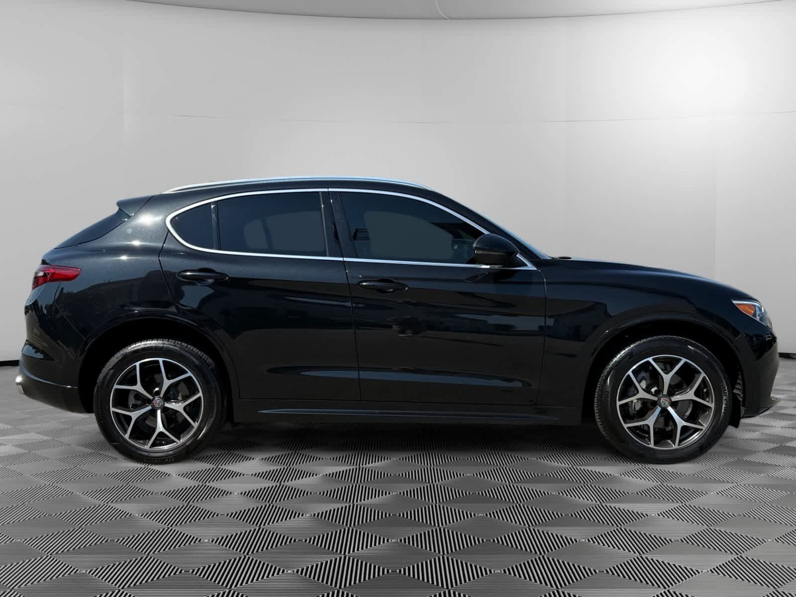 Used 2021 Alfa Romeo Stelvio Ti w/ Active Assist 2 Package TI AWD/4WD image 6