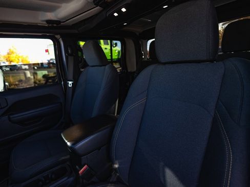 Used 2024 Jeep Gladiator Sport image 24