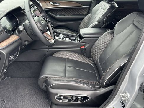 Certified 2025 Jeep Grand Cherokee Summit AWD/4WD image 14