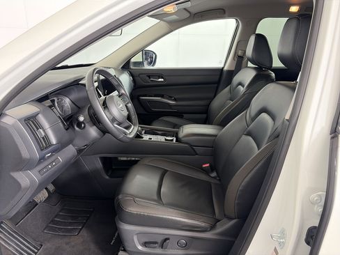 Certified 2023 Nissan Pathfinder SL w/ Lighting Package (N92) image 6