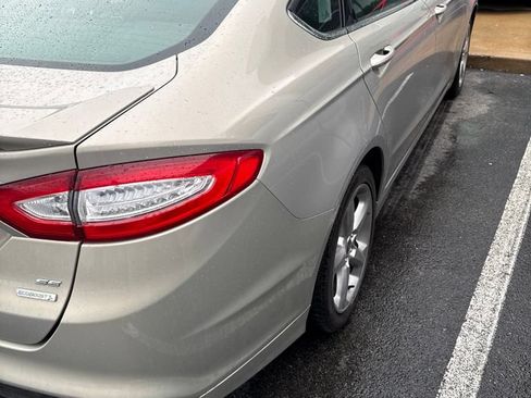 Used 2015 Ford Fusion SE w/ Equipment Group 201A FWD image 4