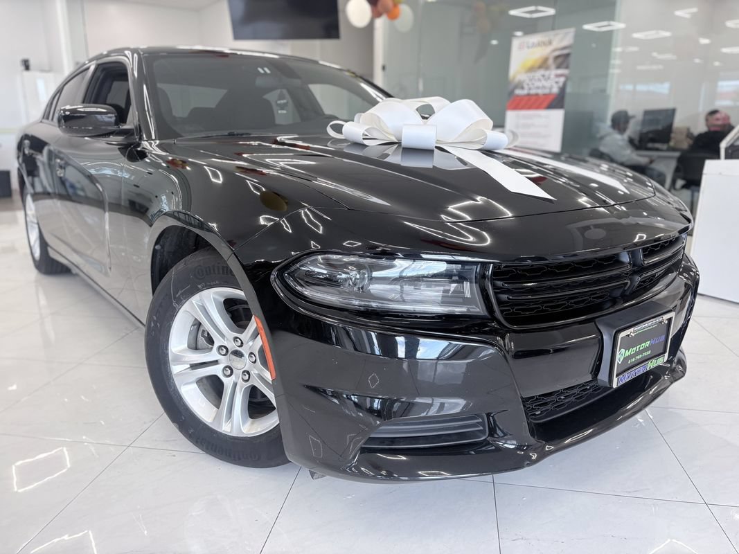 Used 2023 Dodge Charger SXT RWD image 3