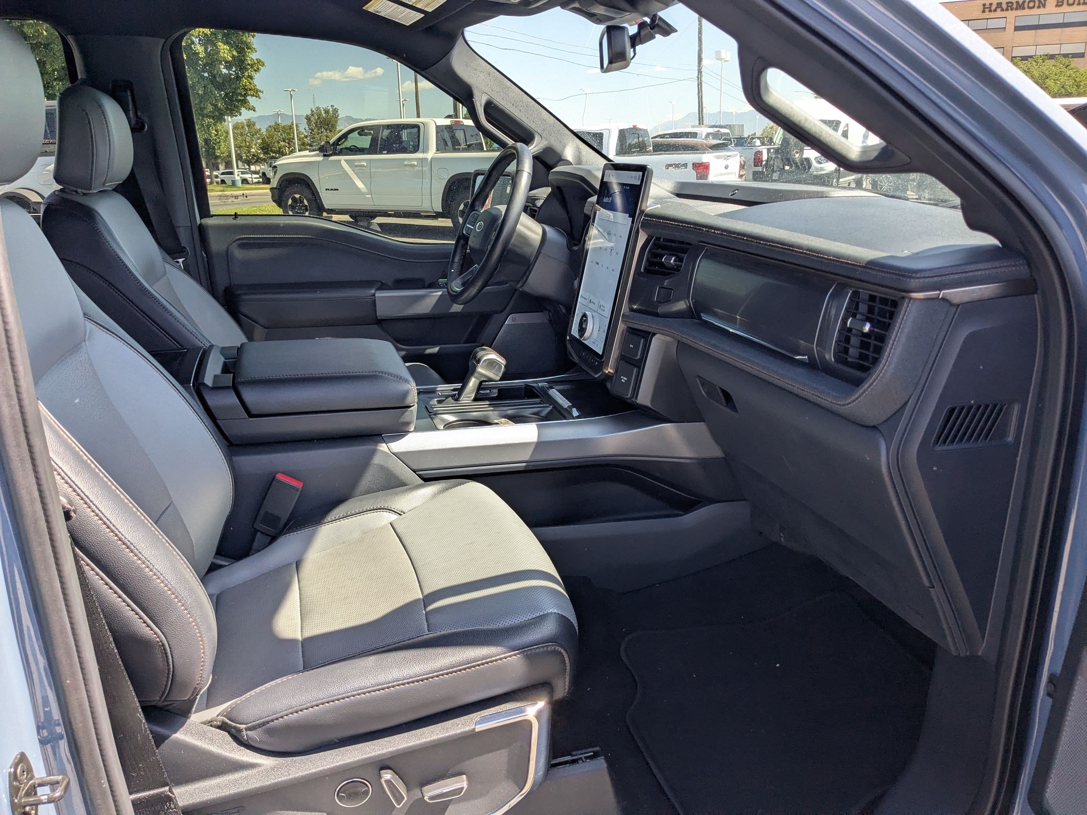Used 2023 Ford F150 Lightning Lariat AWD/4WD image 33
