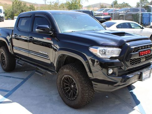 Used 2019 Toyota Tacoma TRD Sport w/ Technology Package AWD/4WD image 3