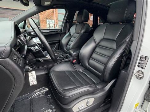 Used 2018 Porsche Macan GTS AWD/4WD image 33