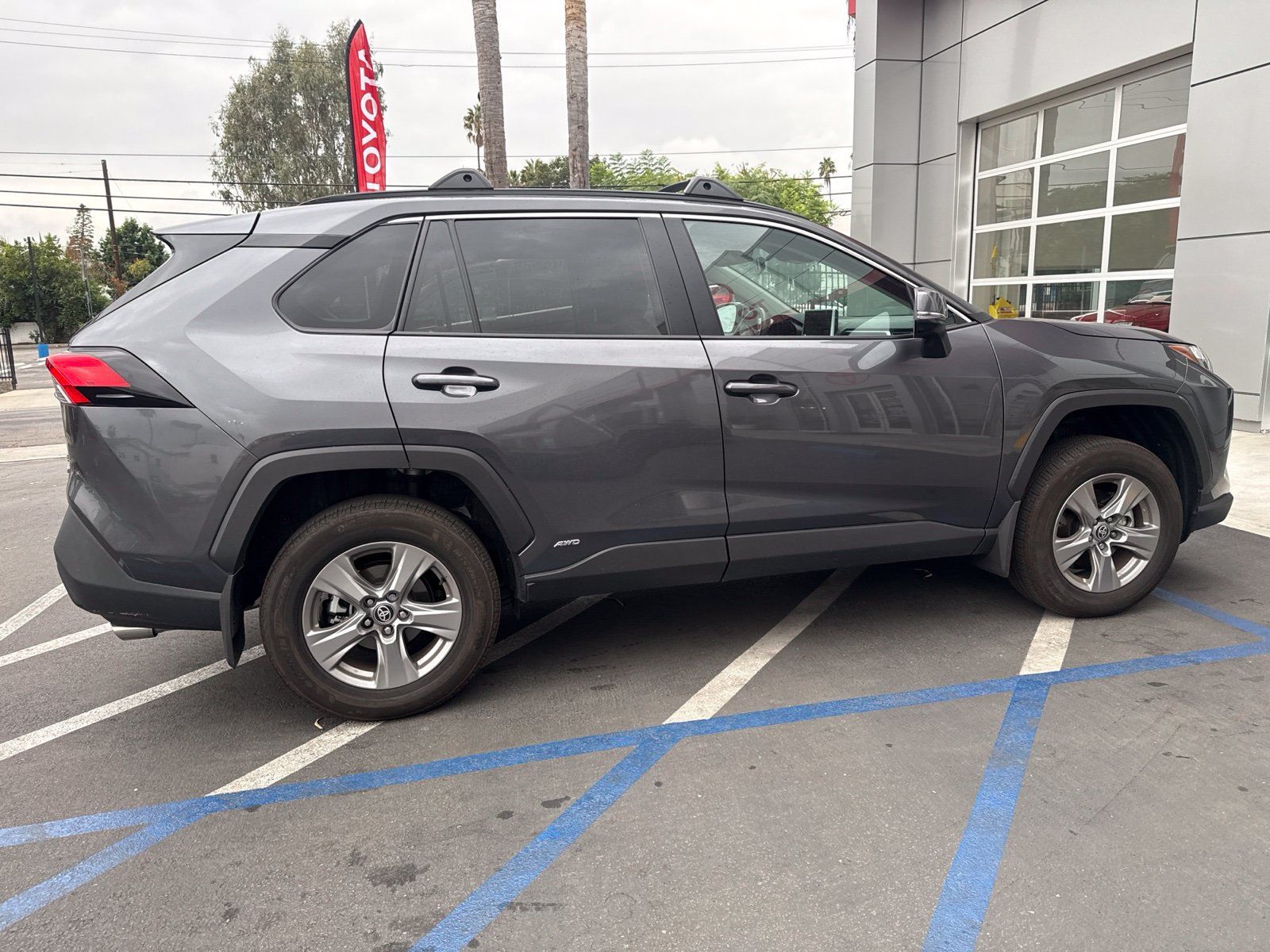 Used 2024 Toyota RAV4 LE AWD/4WD image 2