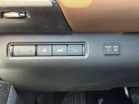 New 2026 Nissan Pathfinder Platinum AWD/4WD image 19