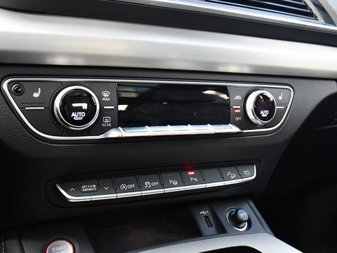 Used 2021 Audi SQ5 Prestige w/ Prestige Package image 30