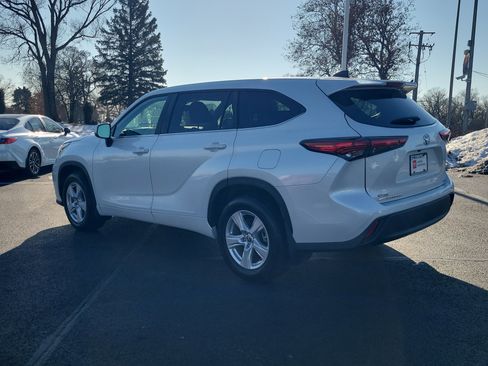 Certified 2023 Toyota Highlander L image 4
