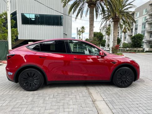 Used 2024 Tesla Model Y Long Range RWD image 8