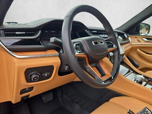 Used 2025 Jeep Grand Cherokee Summit AWD/4WD image 10