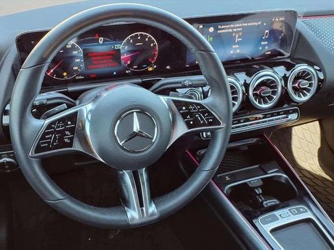 Used 2025 Mercedes-Benz GLA 250 image 12