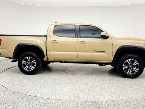 Used 2016 Toyota Tacoma TRD Sport w/ Towing Package image 4