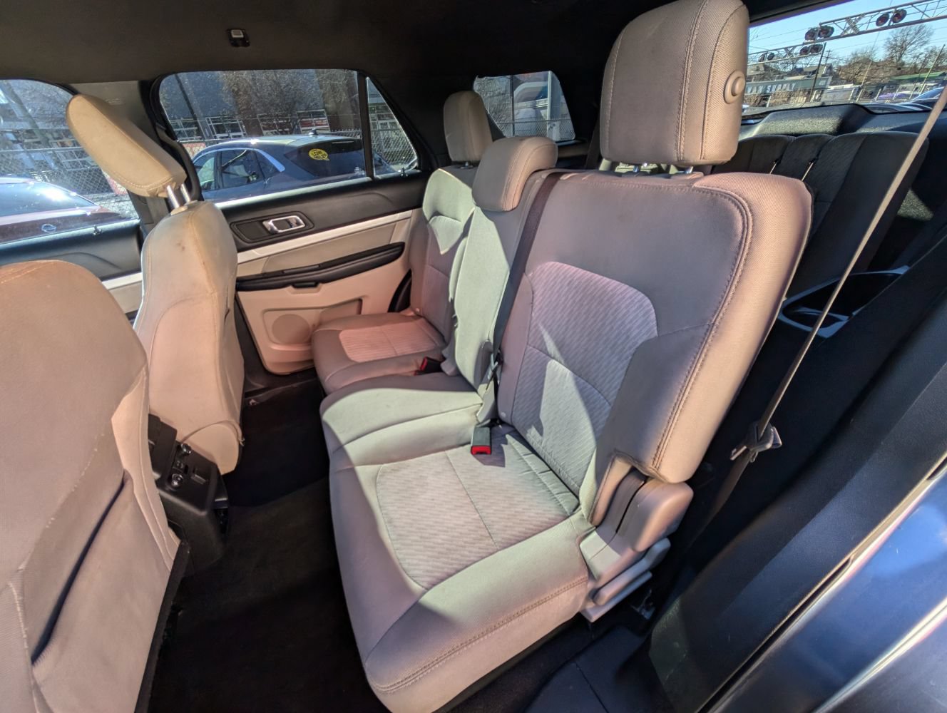 Used 2018 Ford Explorer FWD image 18
