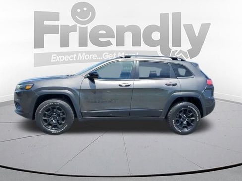 Used 2022 Jeep Cherokee Latitude w/ Sun & Sound Group AWD/4WD image 2