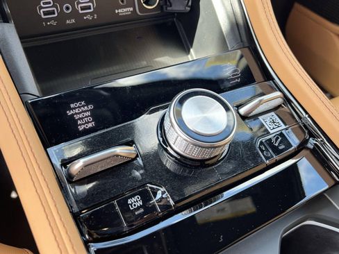 New 2025 Jeep Grand Cherokee Summit image 14