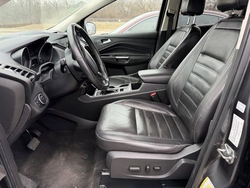 Used 2017 Ford Escape Titanium image 9