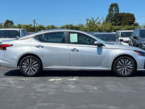 Used 2023 Nissan Altima 2.5 SV image 3