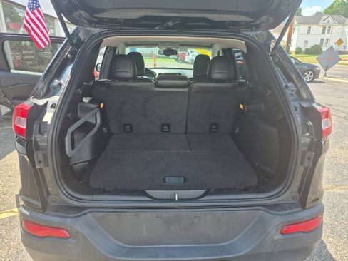 Used 2015 Jeep Cherokee Limited w/ Trailer Tow Group AWD/4WD image 10