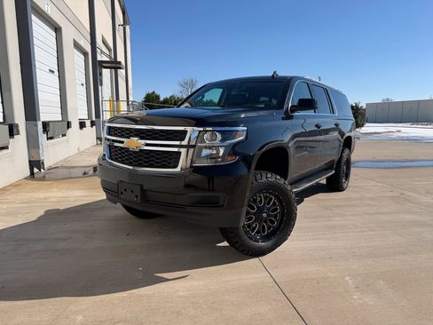 Used 2018 Chevrolet Suburban LT image 8