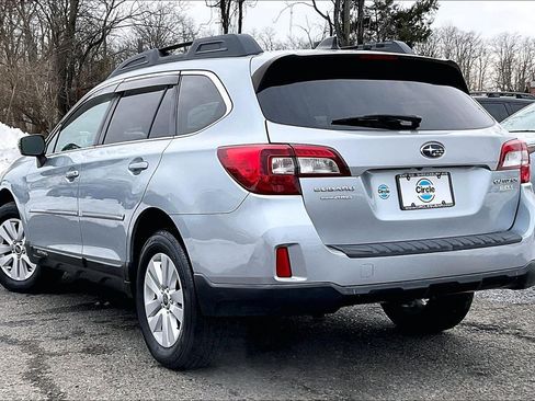 Used 2017 Subaru Outback 2.5i Premium image 11