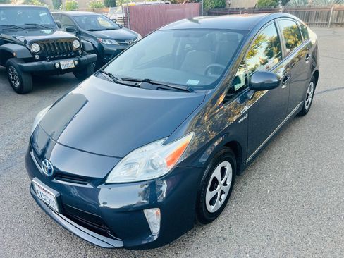 Used 2012 Toyota Prius Three FWD image 1