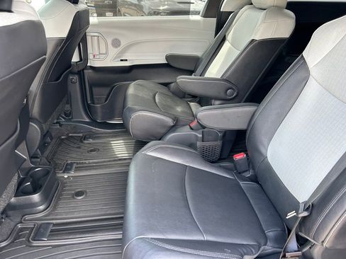 Used 2026 Toyota Sienna XSE AWD/4WD image 17