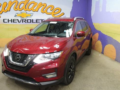 Used 2019 Nissan Rogue SV AWD/4WD image 4