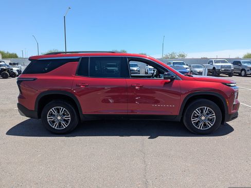 Used 2025 Chevrolet Traverse LT w/ Driver Confidence Package FWD image 6