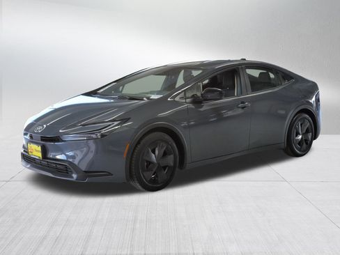 Certified 2025 Toyota Prius LE image 3
