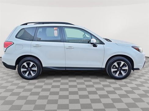 Used 2018 Subaru Forester 2.5i Premium w/ All-Weather Package image 4