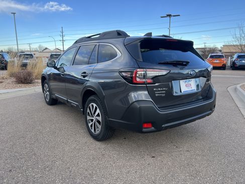 Used 2023 Subaru Outback Premium image 11