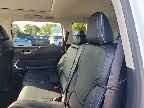 New 2026 INFINITI QX80 Luxe image 9