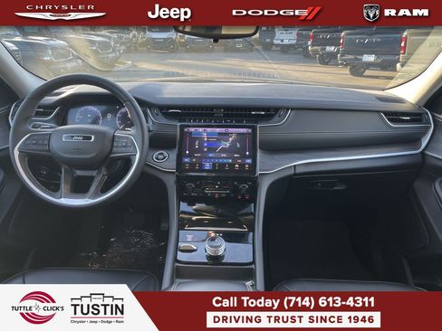 Used 2023 Jeep Grand Cherokee L Limited AWD/4WD image 12