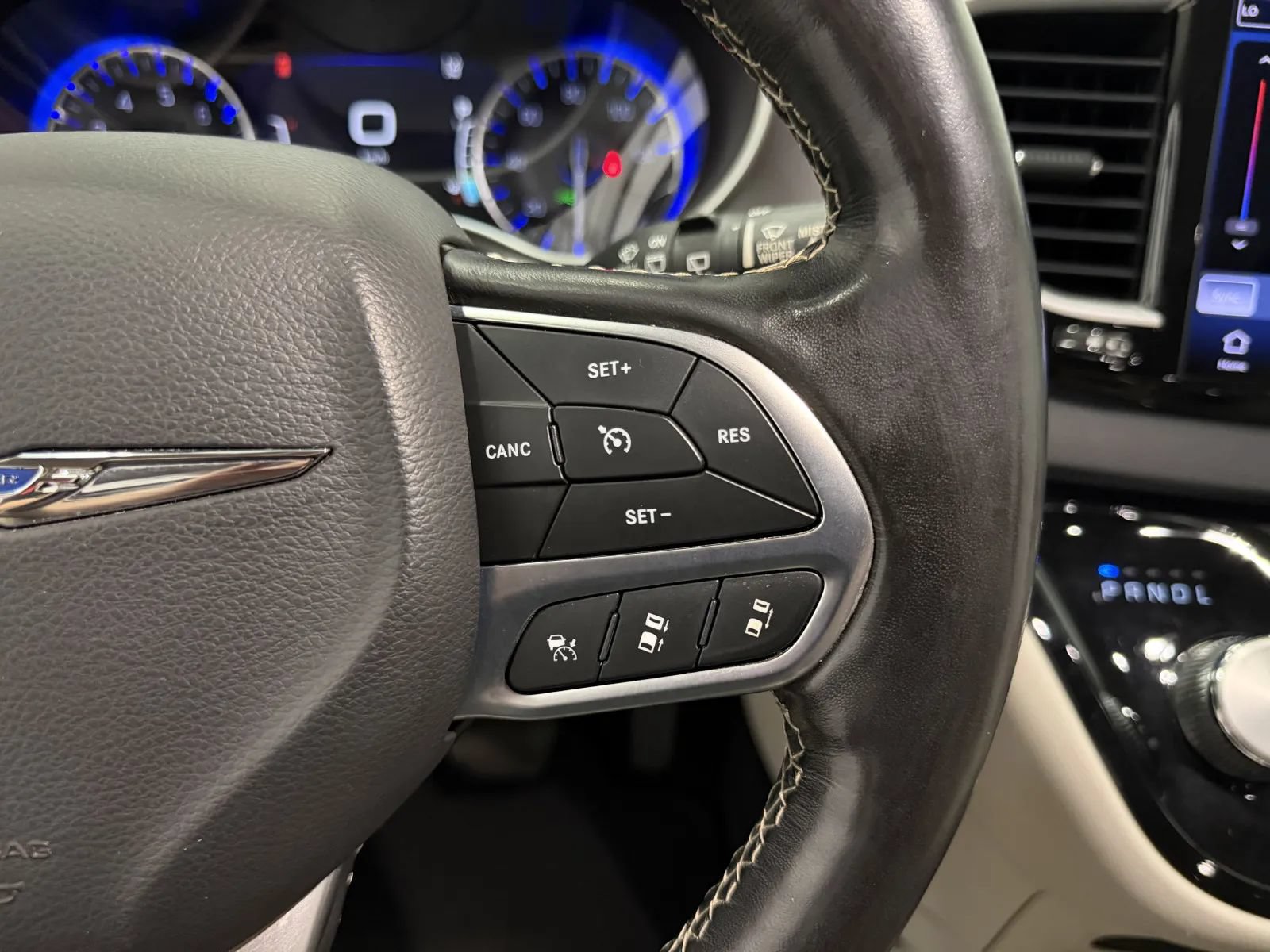 Used 2021 Chrysler Pacifica Touring-L FWD image 20