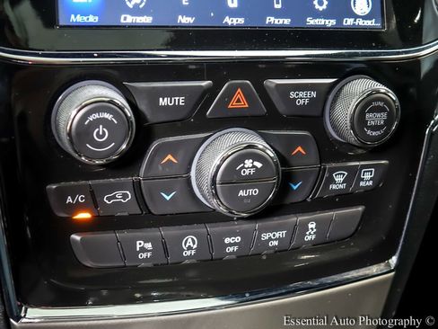 Used 2021 Jeep Grand Cherokee Limited w/ Sun & Sound Group image 18