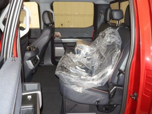 New 2025 Ford F350 Lariat w/ Lariat Ultimate Package image 13