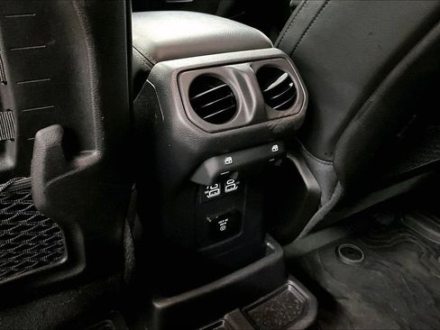 Used 2022 Jeep Wrangler Unlimited Rubicon image 11