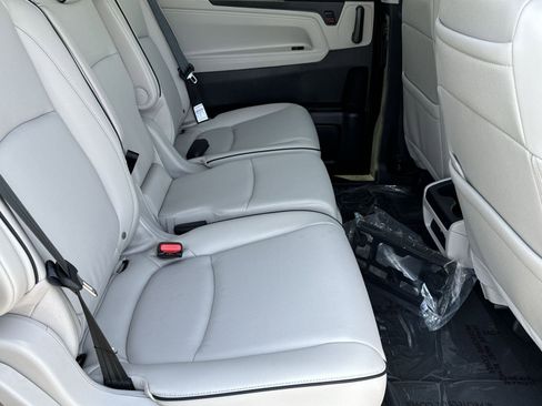 New 2026 Honda Odyssey Touring image 8