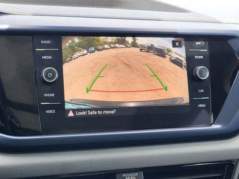 Used 2023 Volkswagen Taos SE w/ Panoramic Sunroof Package AWD/4WD image 17